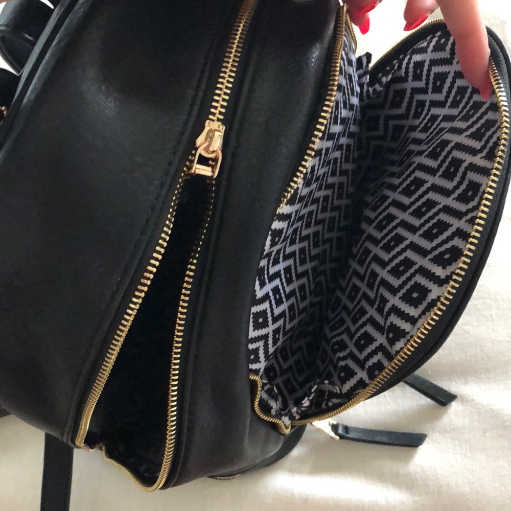 black backpack - Picture 3 of 4